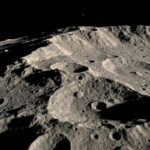 La face cachée de la Lune révèle des caractéristiques géologiques inattendues.