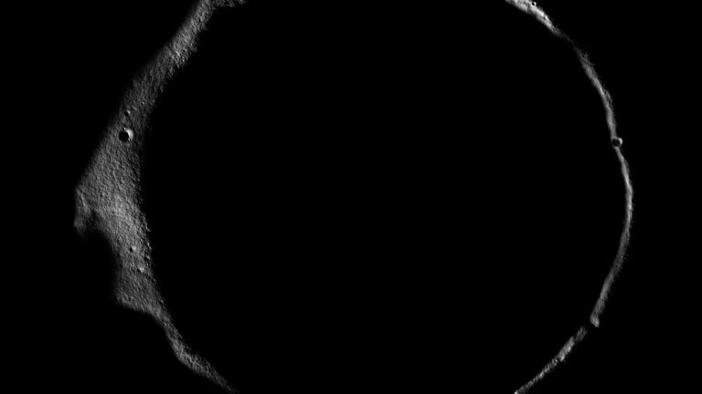 La NASA et Blue Origin remettent en question le mythe des crêtes lunaires ensoleillées.
