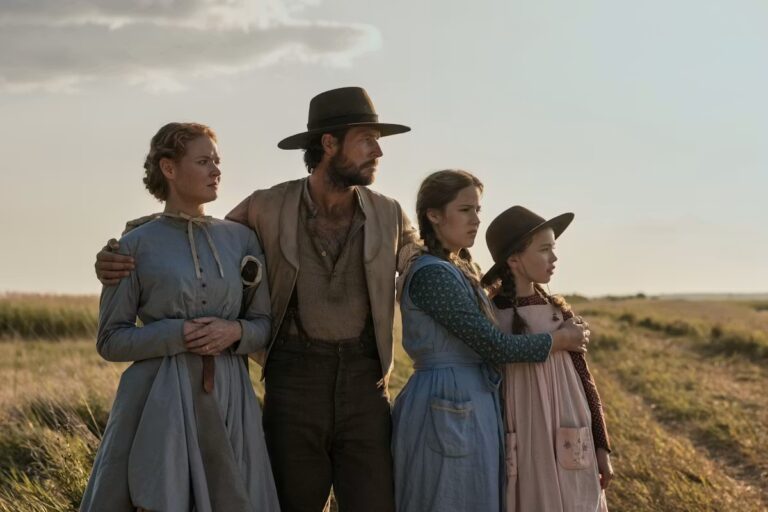 Les personnages de La Petite Maison dans la prairie adaptés par Netflix : un retour aux racines familiales.