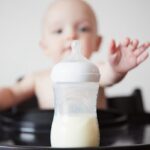 Arrêt du lait infantile : recommandations de l’OMS pour les nourrissons en France.