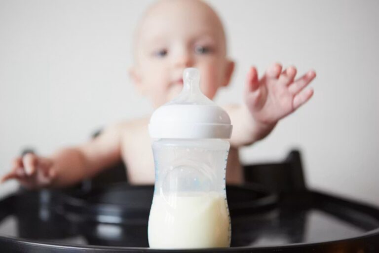 Arrêt du lait infantile : recommandations de l’OMS pour les nourrissons en France.