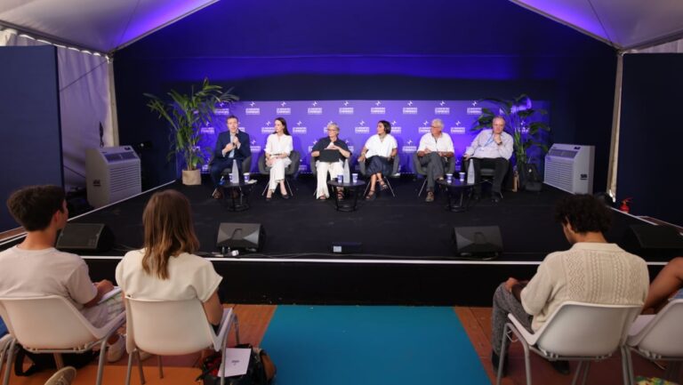Rencontres économiques d’Aix : l’Europe examine la crise des réfugiés en cours.