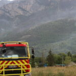 Incendie du massif du Bois Noir fixé, mais toujours actif dans les Hautes-Alpes.