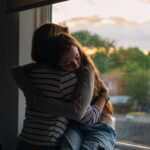 Les enfants anxieux souvent issus de familles avec des parents surprotecteurs.