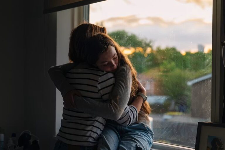 Les enfants anxieux souvent issus de familles avec des parents surprotecteurs.