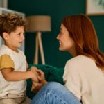 Les enfants ayant confiance en eux bénéficient souvent de phrases encourageantes.