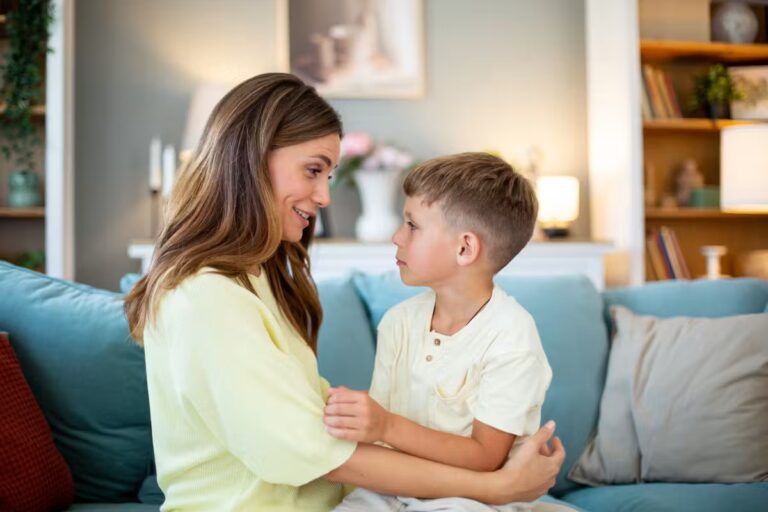 Des phrases essentielles pour aider les enfants à exprimer leurs émotions efficacement.