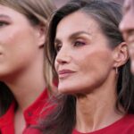 Letizia d’Espagne porte une robe rouge lors de la finale de la Coupe du monde.