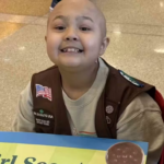 Une scout de 8 ans atteint de leucémie organise une vente de cookies à l&rsquo;hôpital.