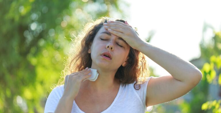 Pourquoi certaines personnes supportent mieux la canicule : réponses scientifiques et facteurs identifiés