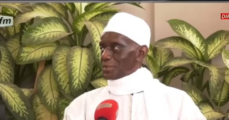 La fille de Mame Matar Jamra présente un plan à trois pour son petit-ami.