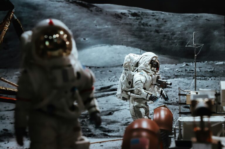Trois entreprises privées s’engagent à préparer la Lune pour des missions futures.