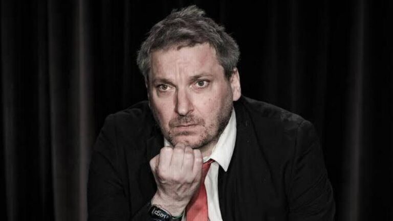 Mathieu Labrouche, ancien directeur du cinéma Les Lumières, présente trois spectacles à Avignon.