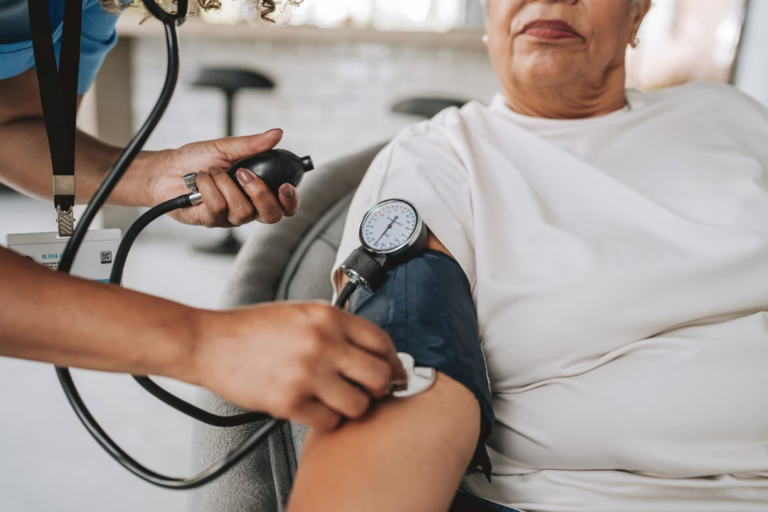 Des chercheurs explorent une nouvelle approche pour lutter contre l’hypertension difficile à contrôler.