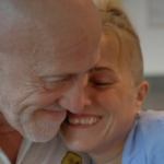 Adopté bébé, un homme découvre que sa meilleure amie est sa sœur biologique.