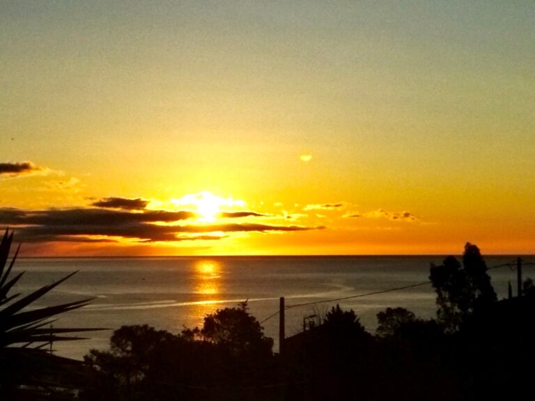 Toulon : Le soleil s’installe durablement sur la région jeudi, favorisant des activités extérieures.