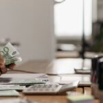 Méthode des enveloppes : un outil pour gérer efficacement le budget familial en France