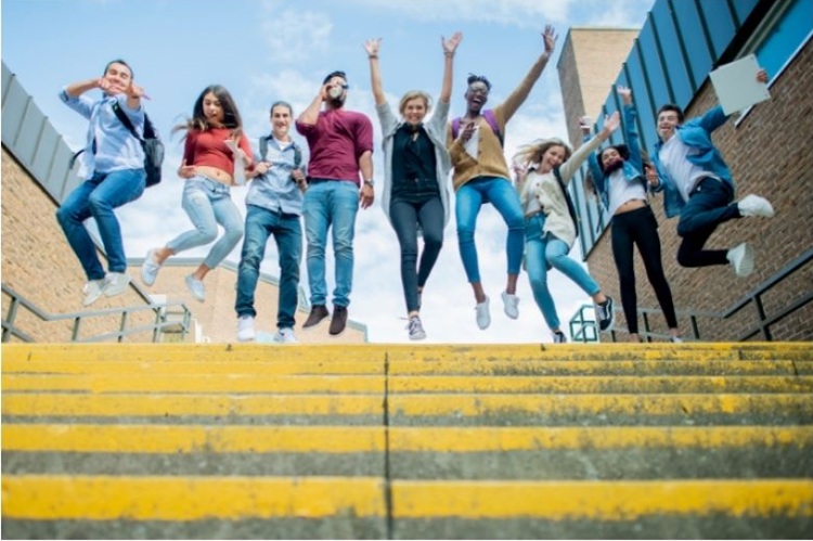 Refus d’admission en master : options pour les étudiants en France après un échec.