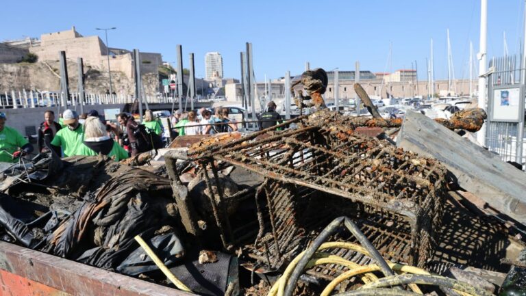 Marseille : les clubs nautiques s’engagent pour une opération de nettoyage du Vieux-Port.