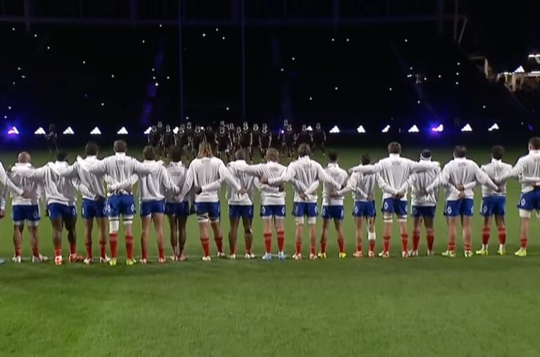 Rugby : La Nouvelle-Zélande et la France se préparent pour un match décisif.