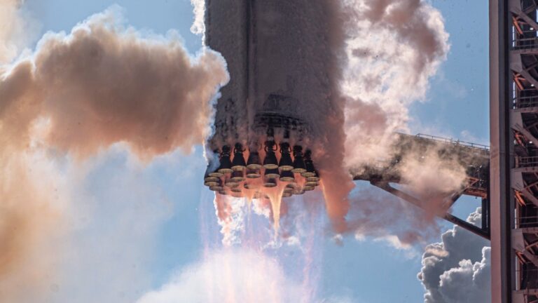 SpaceX annonce une nouvelle date pour le lancement du vol Starship 13.