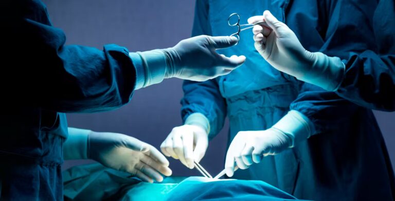 Opération de cheville : retrait des dents de sagesse chez des patients en France.