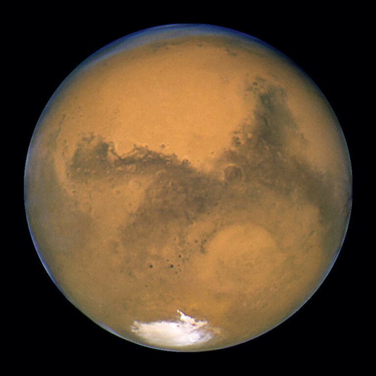 Des scientifiques de la NASA découvrent des preuves d’eau salée sur Mars.