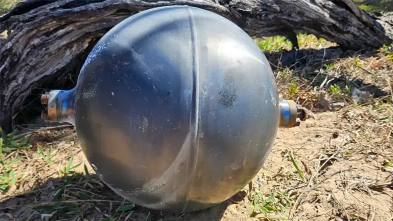 Des débris d’une fusée étrangère découverts en Australie, appel à la prudence.
