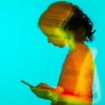 Votre téléphone influence la santé physique, selon des chercheurs en santé publique.