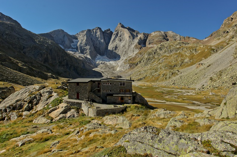 Le célèbre refuge des Pyrénées obtient l’autorisation de rouvrir ses portes.