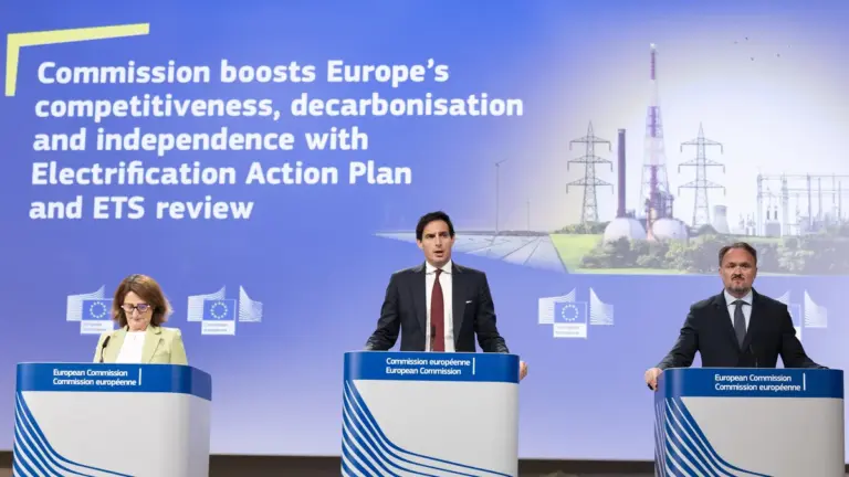 La Commission européenne assouplit les règles du marché carbone pour favoriser la transition énergétique.