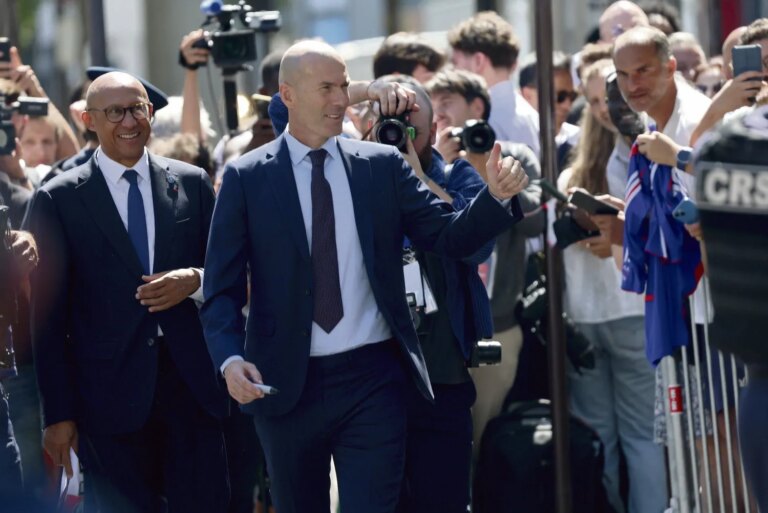 Zinédine Zidane nommé entraîneur des Bleus en remplacement de Didier Deschamps