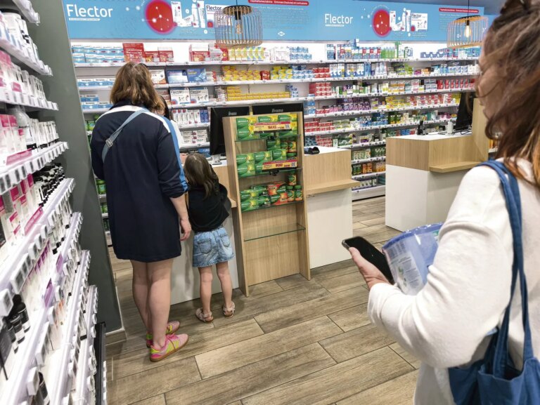Le gouvernement français propose le doublement des franchises médicales cet été.