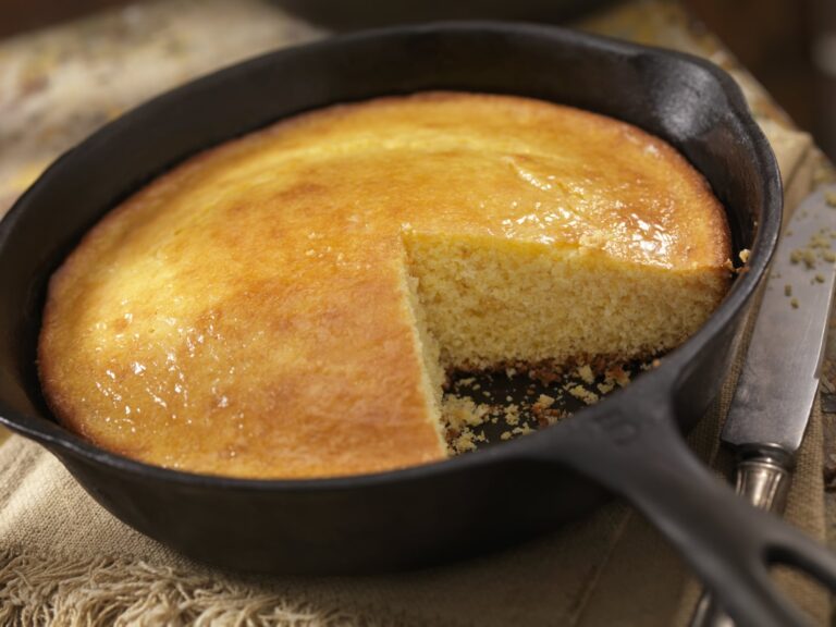Recette de pain au maïs à la poêle : méthode simple pour une préparation rapide et savoureuse