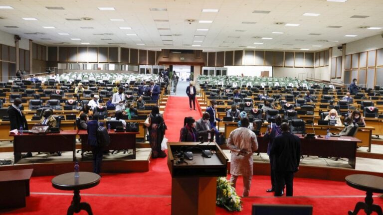 Parlement panafricain adopte une résolution contre les violences xénophobes en Afrique du Sud.