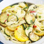 Recette de pâtes aux courgettes : une préparation simple et rapide pour tous les cuisiniers.