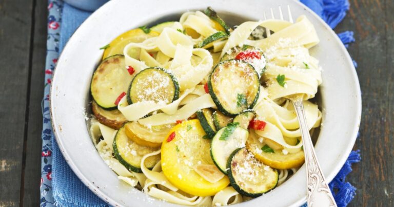 Recette de pâtes aux courgettes : une préparation simple et rapide pour tous les cuisiniers.