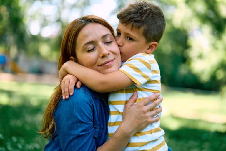 Pauvre enfant : une mère répond aux critiques sur le prénom de son fils en France