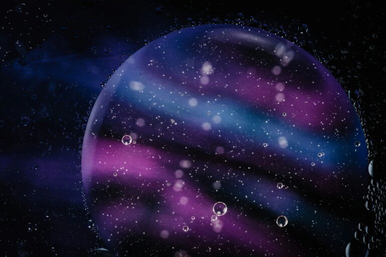 Des planètes aussi grandes que Jupiter détectées à 1 100 années-lumière, moins denses que la barbe à papa.
