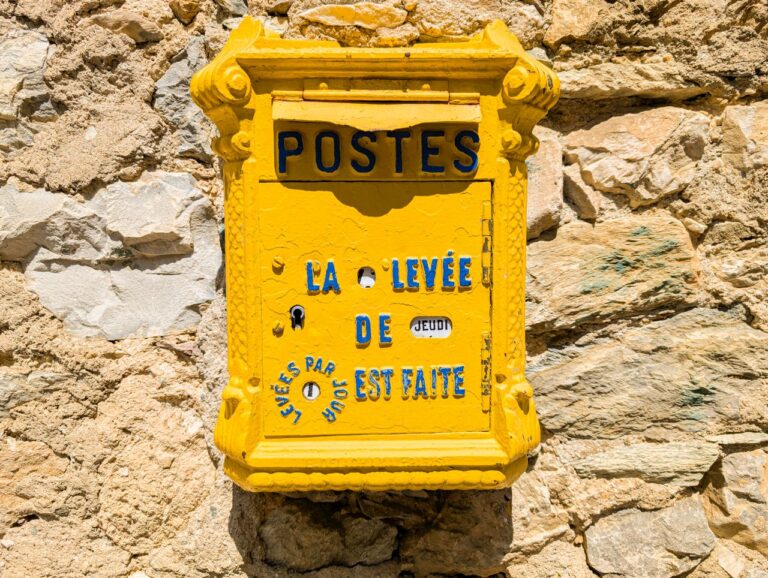 La Poste investit 10 milliards d’euros pour transformer son modèle stratégique.