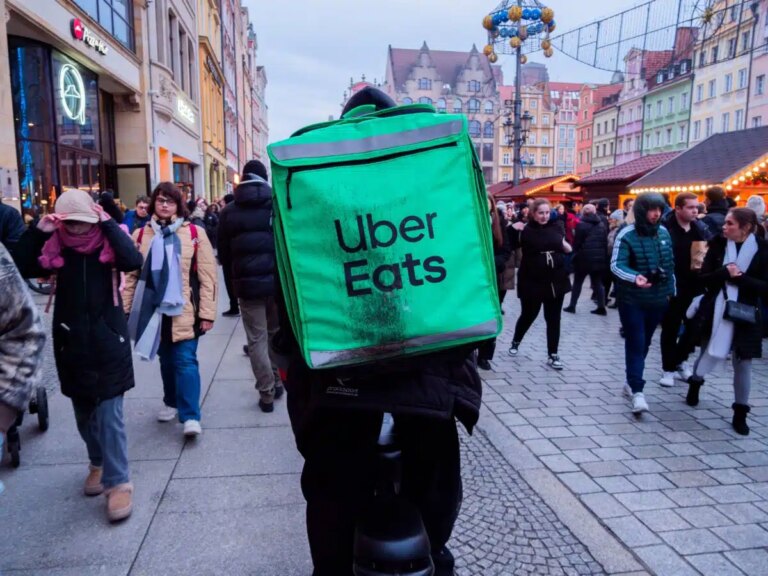 Uber acquiert Delivery Hero, l’Allemagne perd un acteur clé du secteur technologique
