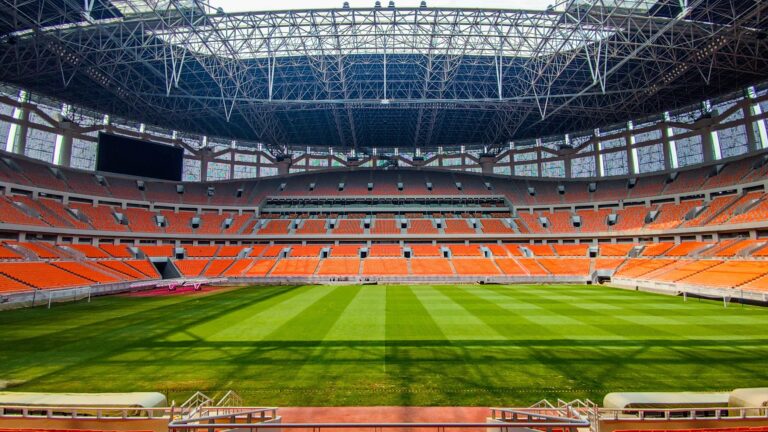 Comment les fédérations sportives améliorent l’immersion des supporters lors des événements.