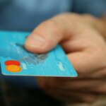 Carte bancaire : un nouveau système remplace le code à 4 chiffres en France.