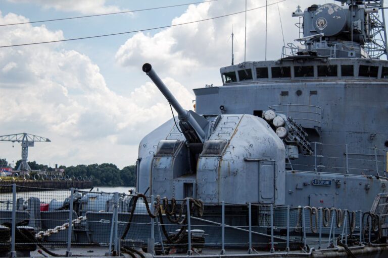Naval Group et 800 partenaires obtiennent 38 milliards de commandes maritimes.