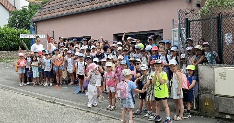 Mobilisation des enfants et parents pour le périscolaire à Westhalten dans la comcom.