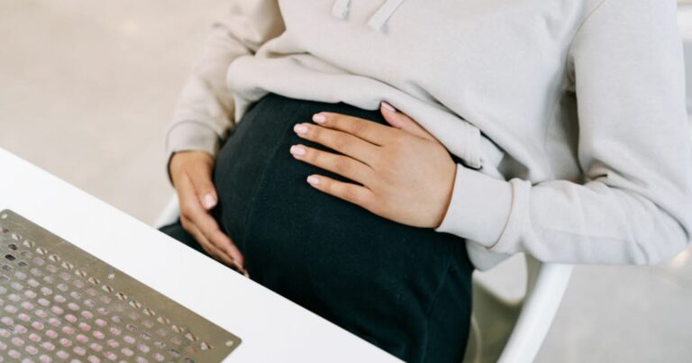 Les entreprises françaises s’organisent pour appliquer le nouveau congé de naissance.