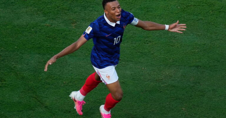 Kylian Mbappé inscrit un doublé et mène la France en huitièmes de finale de la Coupe du monde 2026.