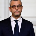 Alexis Kohler poursuivi pour prise illégale d&rsquo;intérêts, certains faits jugés prescrits.