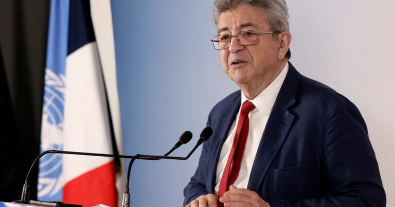 Jean-Luc Mélenchon propose une refonte des régions face à des institutions jugées dépassées.