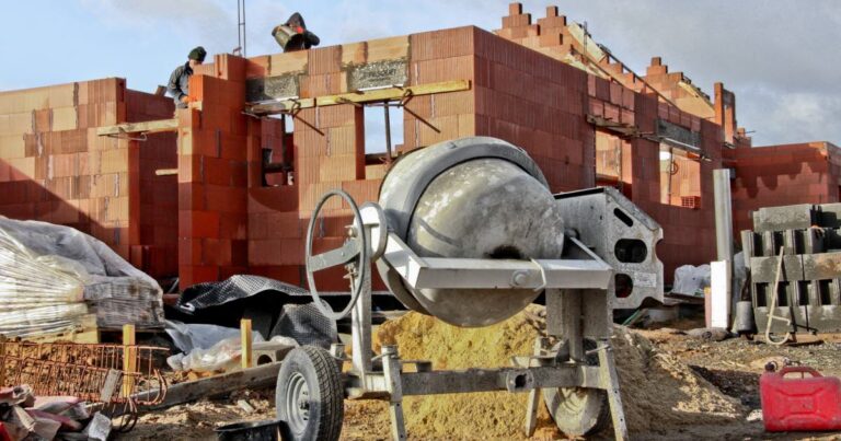 Doubs : un adolescent de 16 ans blessé par un malaxeur à béton sur un chantier